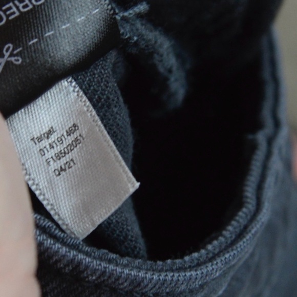 Universal Thread Vintage Midi Shorts, Black Wash - Raw Hem, Size 8/29 - Picture 4 of 5